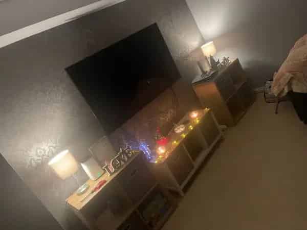 2 Bedroom Flat Near Schools and Bell Green Retail Park