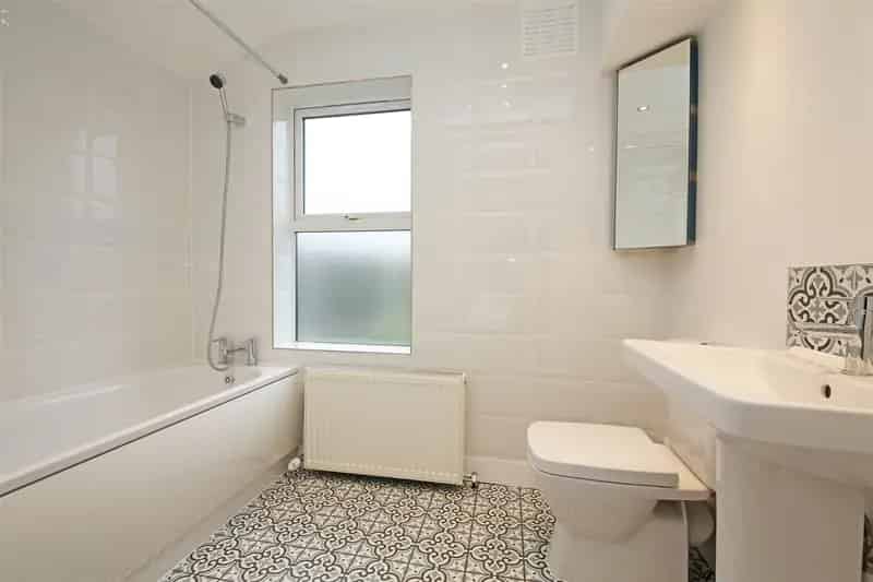 1 Bedroom Flat to Rent Near Tooting Broadway Tube