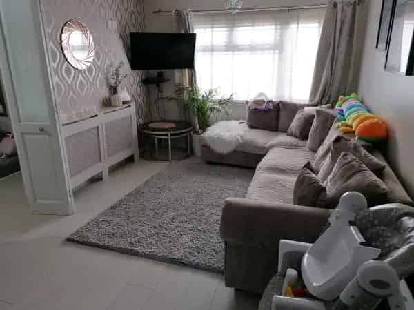Beautiful 2 Bed House - Easily Converted to 3 Beds