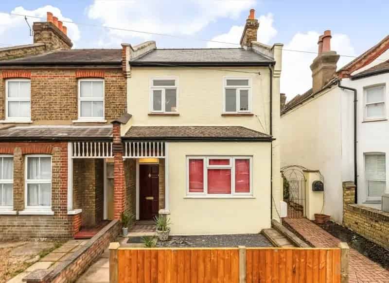 Flat For Sale , South Lane, London, England