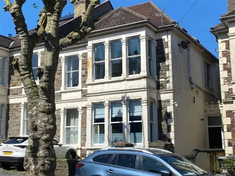 4 Bedroom Maisonette for Sale Near City Centre
