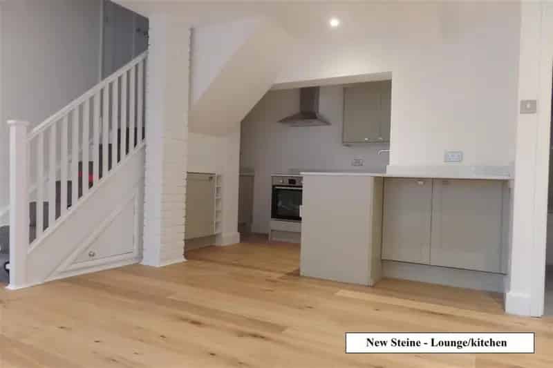 2 Bedroom Maisonette near Brighton Beach
