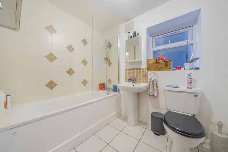2 Bedroom Ground Floor Garden Flat Tooting Bec