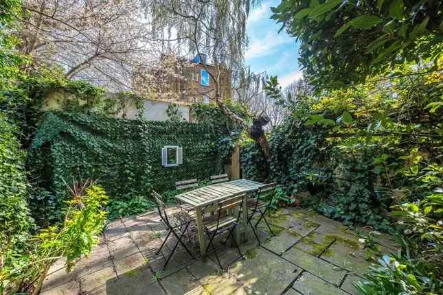Terrace House for Sale in London NW3