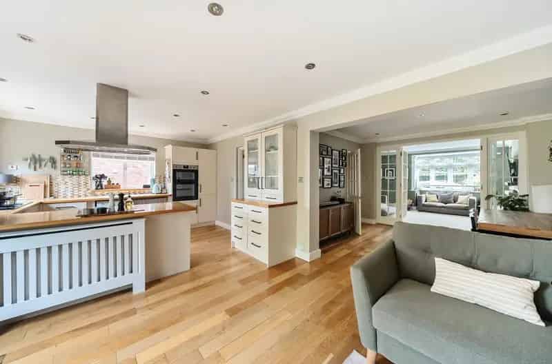 5 Bedroom Semi-Detached House Brookmans Park