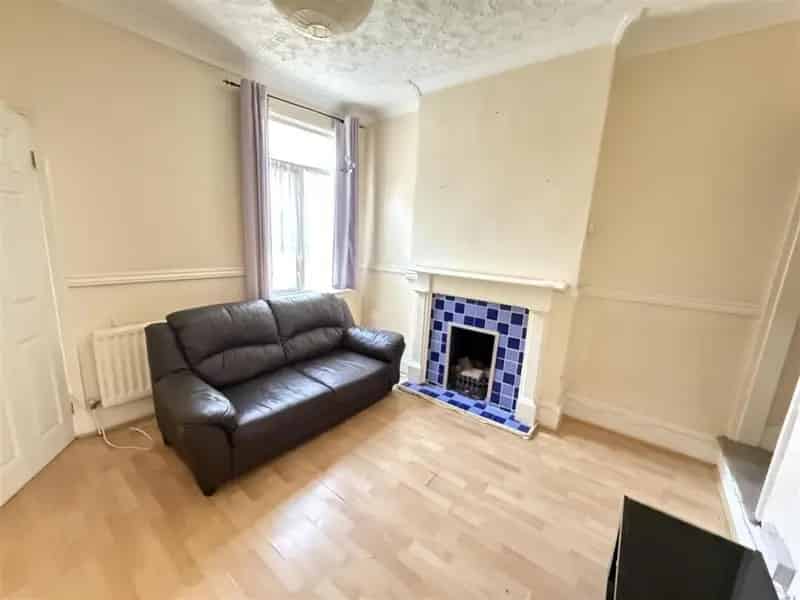 2 Bedroom Terrace House Smethwick Near Bearwood
