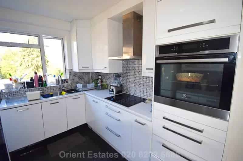 2 Bedroom Flat House to Rent Near Mill Hill East Station