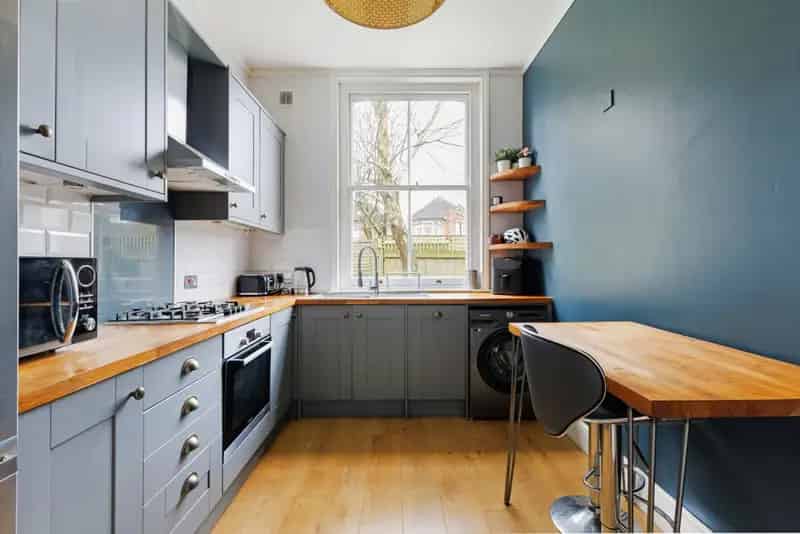 2 Bedroom Ground Floor Maisonette for Sale near Guildford
