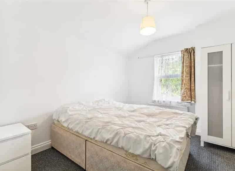 Five Double Bedroom Victorian House with Garden