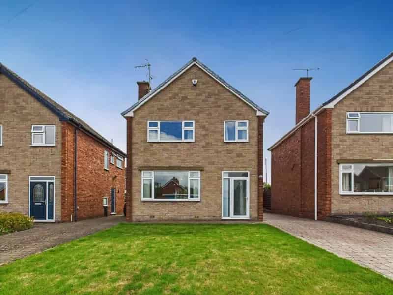 3 Bedroom Detached House For Sale in Brockwell