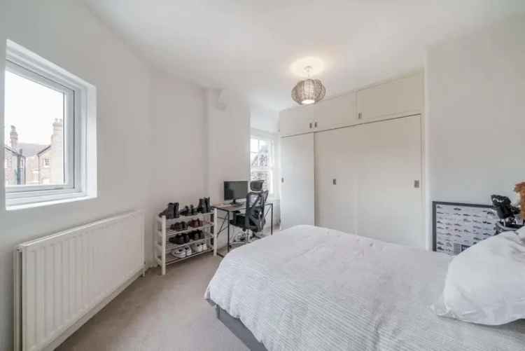 Flat For Sale in London, England