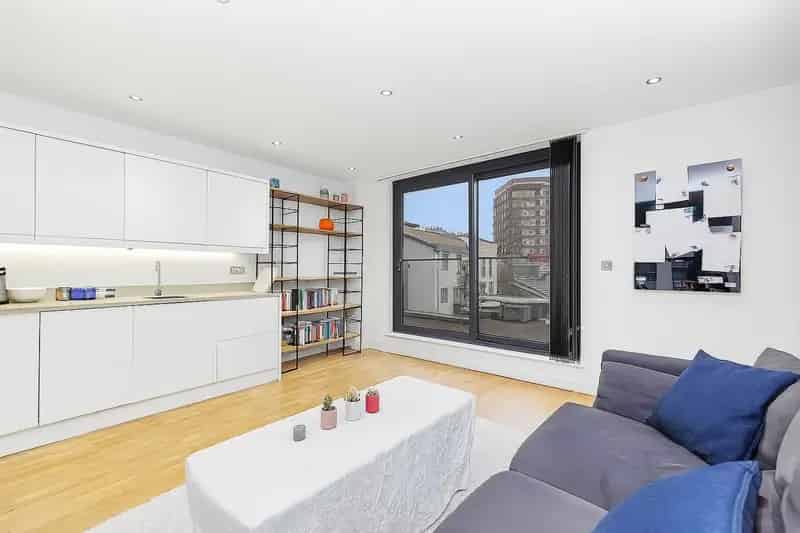 1 Bedroom Penthouse Apartment for Sale in East London