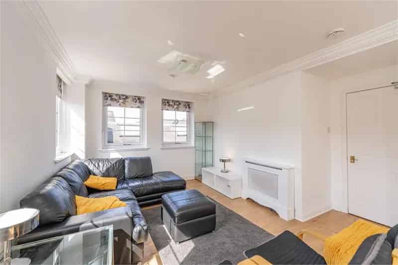 3 Bed Flat James Square Development Pool Gym Parking