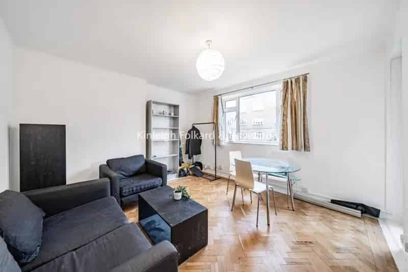 2 Bedroom Flat Southwark Waterloo Private Balcony Communal Gardens