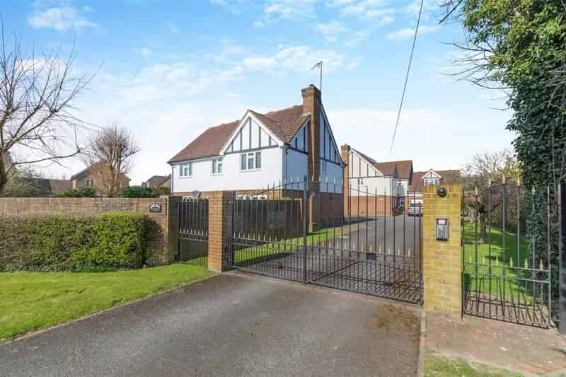 5 Bedroom Detached House for Sale in Harrietsham