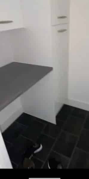 Large 2-Bed Flat Near Station - Family Friendly
