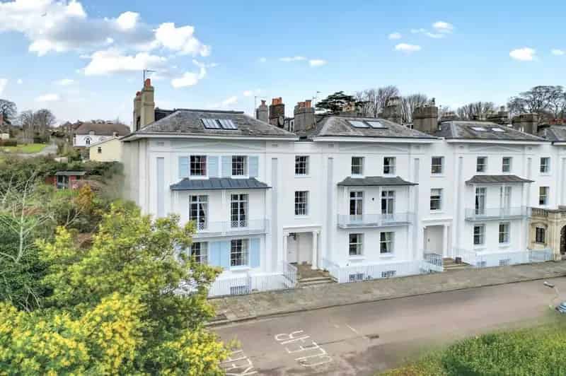 5 Bedroom Apartment For Sale