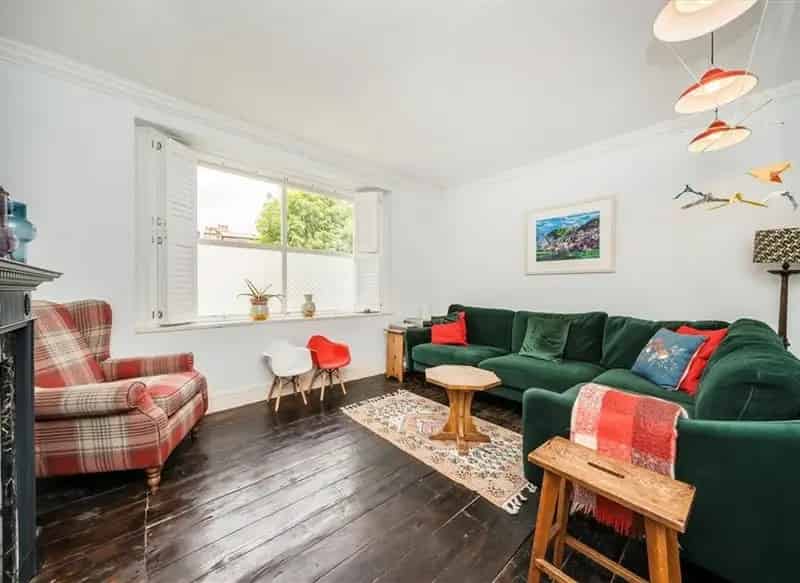 Stunning 3-Floor Semi-Detached House in Brixton