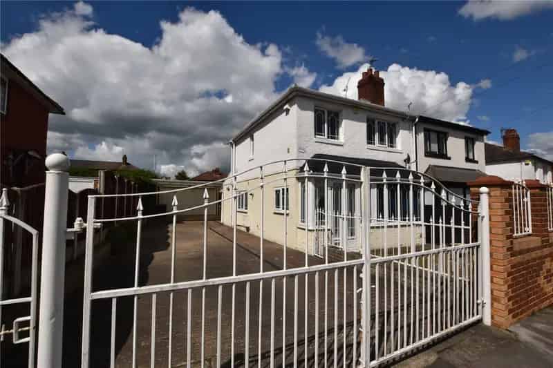 Three Bedroom Semi Detached House Extended Ready for New Owner