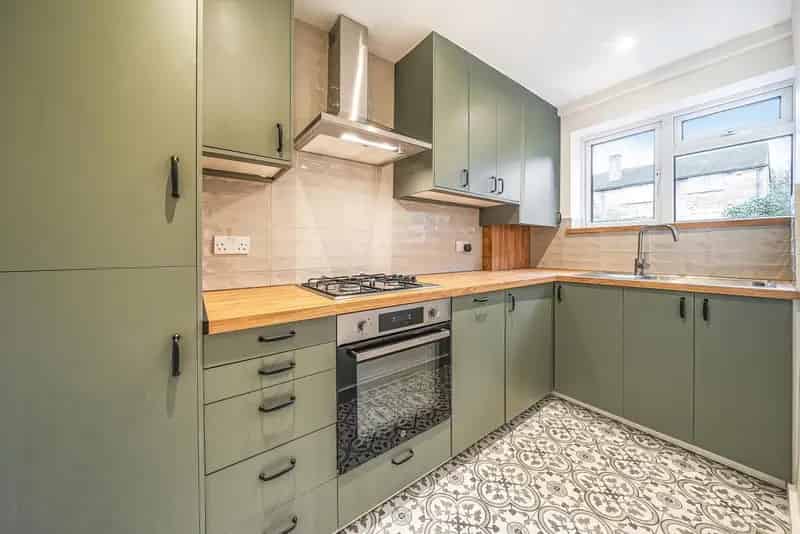 2-Bed Ground Floor House with Private Garden and Garage - Chain Free