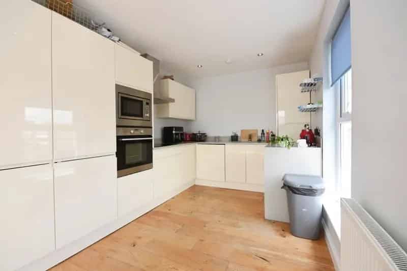 Two Bedroom Penthouse Apartment Brentwood Stunning Views Modern Kitchen