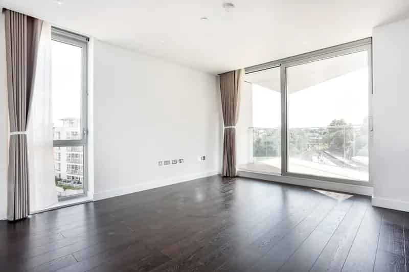2 Bedroom Flat for Sale in Putney Plaza