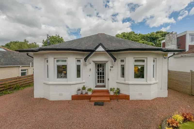 2 Bedroom Detached Bungalow for Sale in Giffnock
