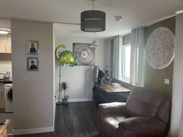 2 Bed Flat with Lift Balcony and Parking