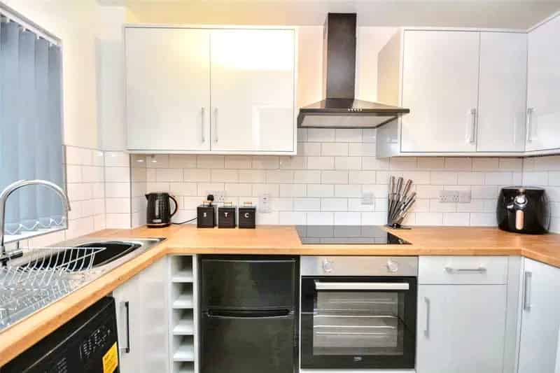 Stunning Refurbished 2-Bed Apartment - Bramley
