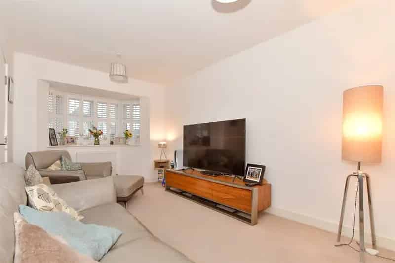 4 bedroom end of terrace house for sale