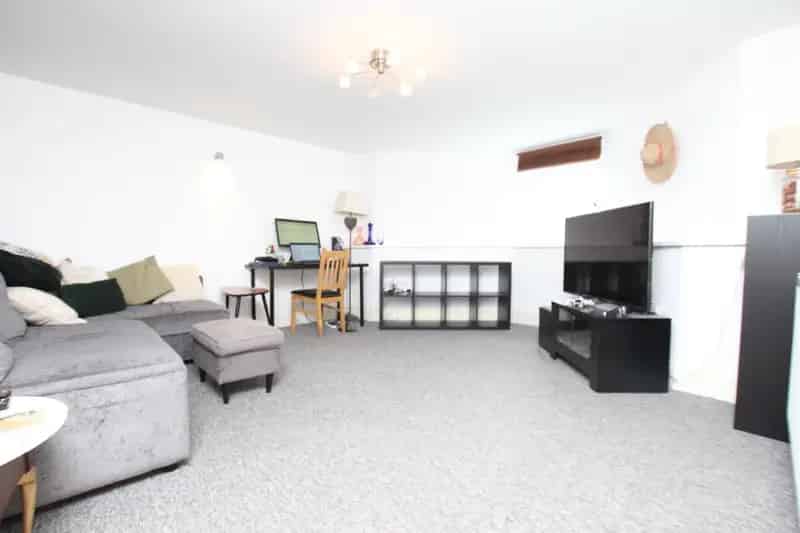 2 Bedroom Garden Flat Hampton Road Pet Friendly