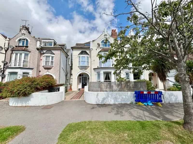 2 Bed Flat for Sale in Bexhill Town Centre