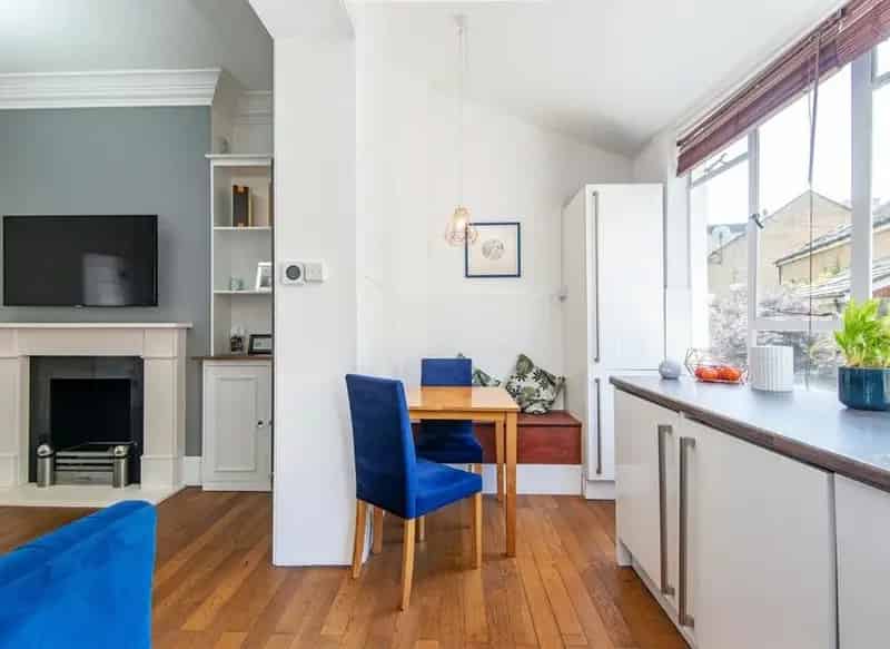 One Bedroom Apartment in De Beauvoir Town