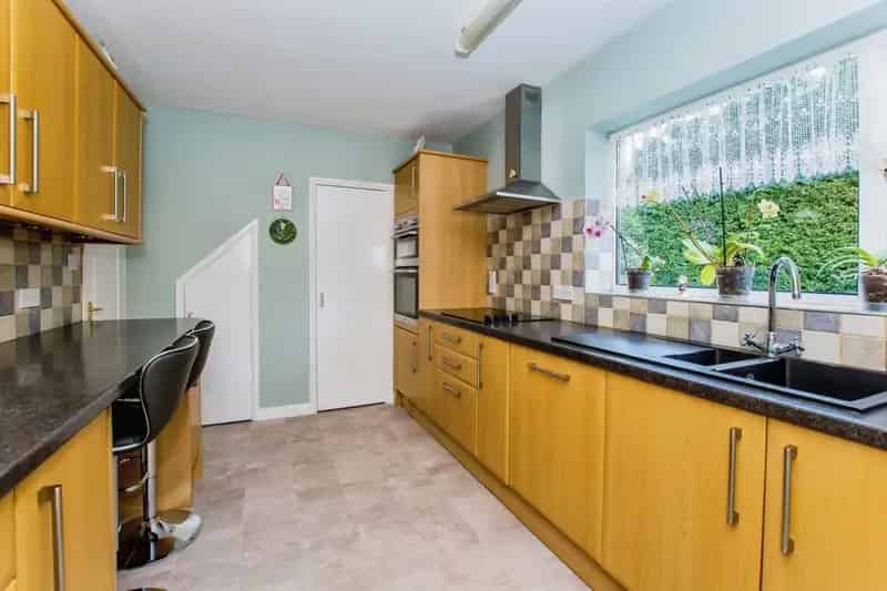 Family Home in Yaxley - Detached House with Double Garage and Garden