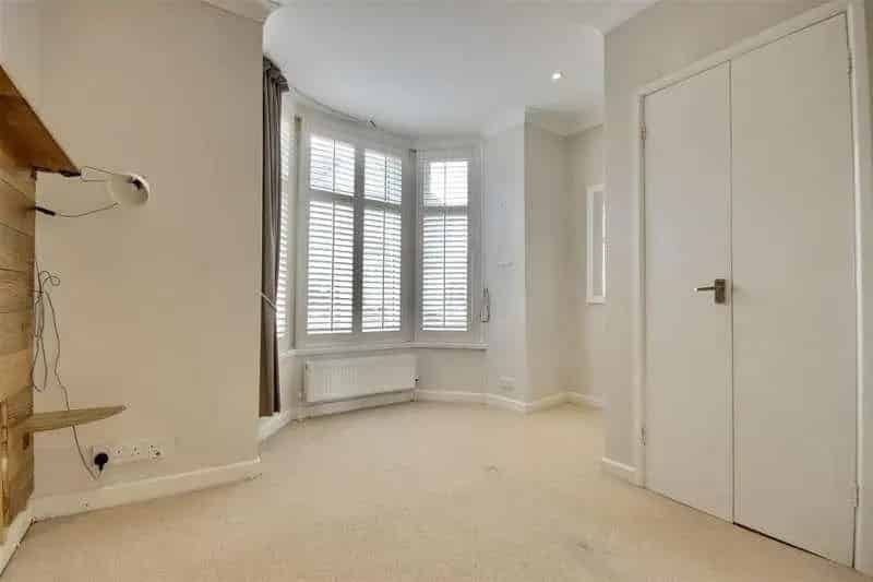 1 Bed Ground Floor Flat for Sale Chichester Road