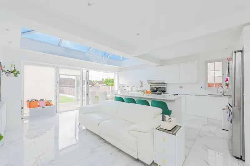 3 Bed Semi Detached House Near Schools and Transport Links
