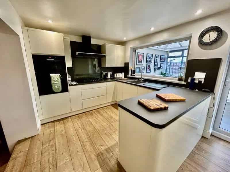 3 Bed Detached House For Sale