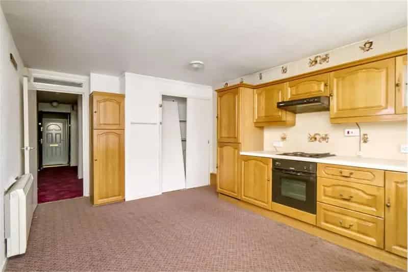 3 Bed Townhouse Livingston - Modernisation Opportunity