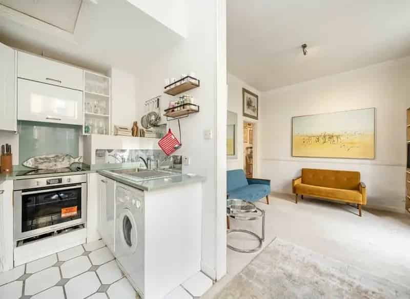 Charming Apartment with Large Terrace and High Ceilings