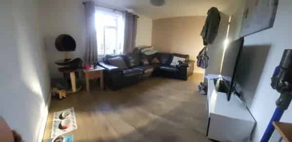 Ground Floor Flat with Private Garden Near Town