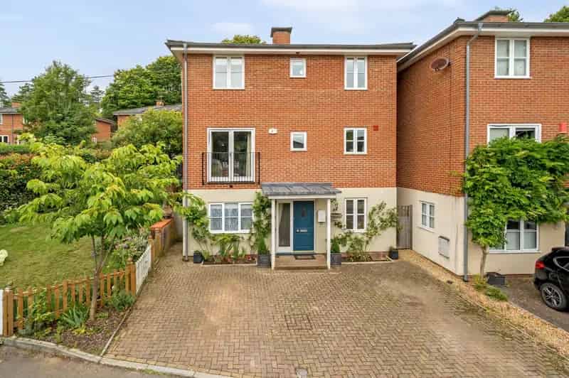 4 Bedroom Detached House for Sale in Winchester