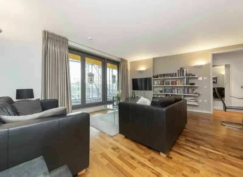 Two Bedroom Apartment Near Canary Wharf