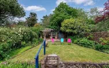 Sydenhams Village House: Three-Floor Home with Annexe