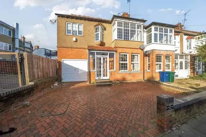 4 Bedroom Semi-Detached House for Sale
