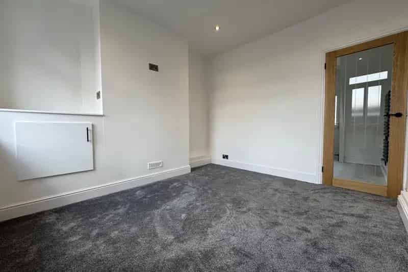 Newly Renovated 2 Bed Mid Terraced House Grantham