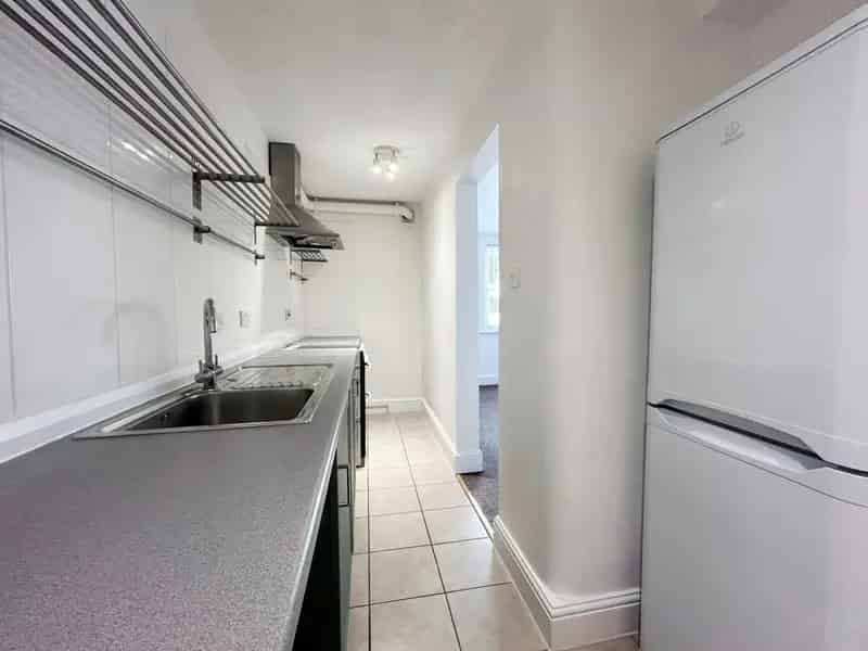 Spacious One Bedroom Apartment Near Town Centre