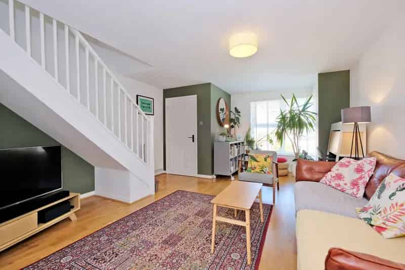 Four Bedroom Detached House with Conservatory and Garage