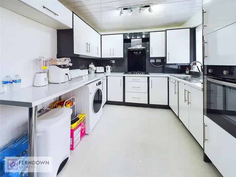 5 Bedroom Semi-Detached House for Sale