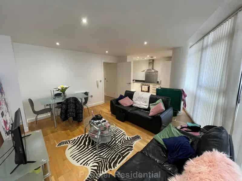 2 Bedroom Apartment Near Manchester City Centre