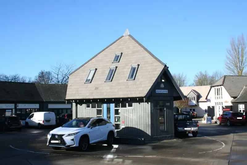 Modern Detached Office Building For Lease